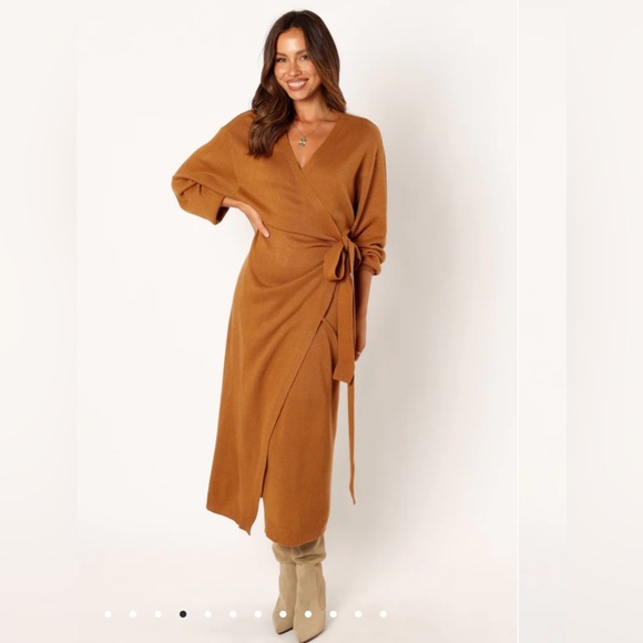 Mable - What I Want MIDI Dress - Picture 2 of 3